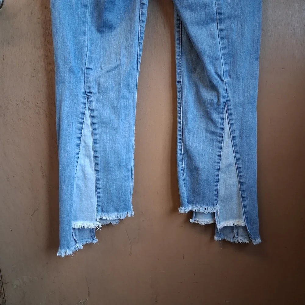 William Rast Crop‎ Flare 2 Tone Uneven Hem Jeans Pre-Owned 27